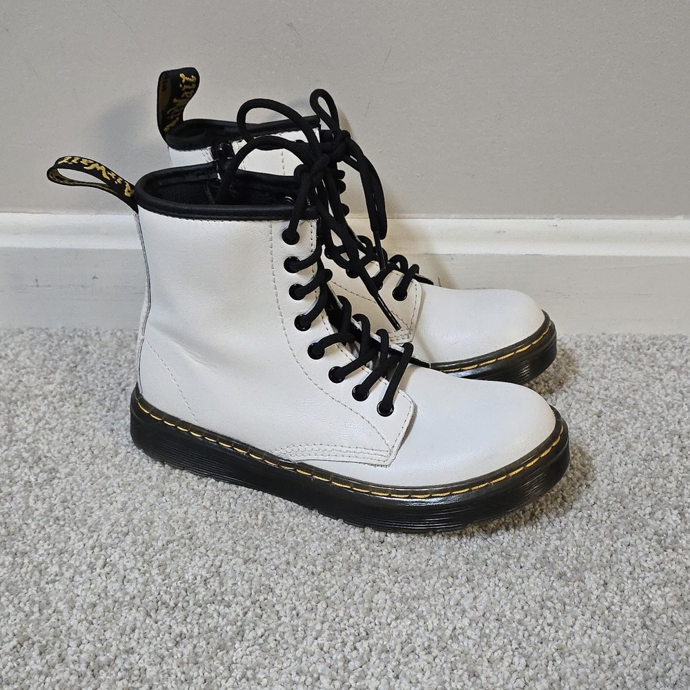 Doc Dr. Martens Girls Zavala J AW004‎ Lace Up Combat Boot White Size 1 Youth